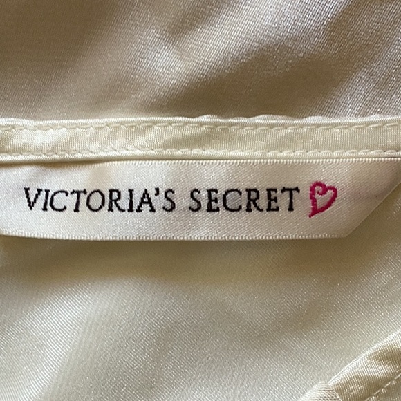 Victoria’s Secret ivory long sleeveless gown with seed pearls on bodice … - Picture 10 of 14